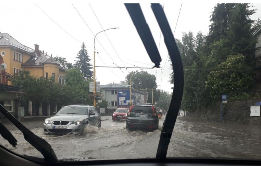 FOTO: Výdatný dážď zaplavil viacero ciest v Žiline a mestských častiach, foto 20
