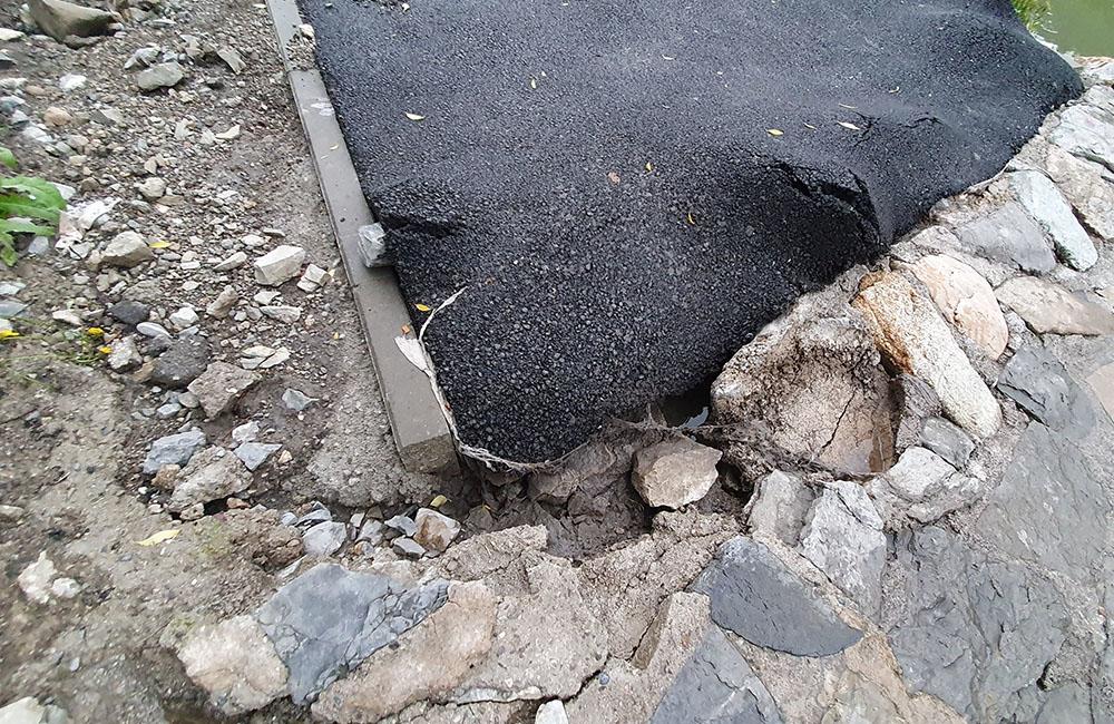 FOTO: Novú cyklotrasu popri Váhu poškodil prívalový dažď v mieste obchádzky kanalizačnej stoky, foto 8
