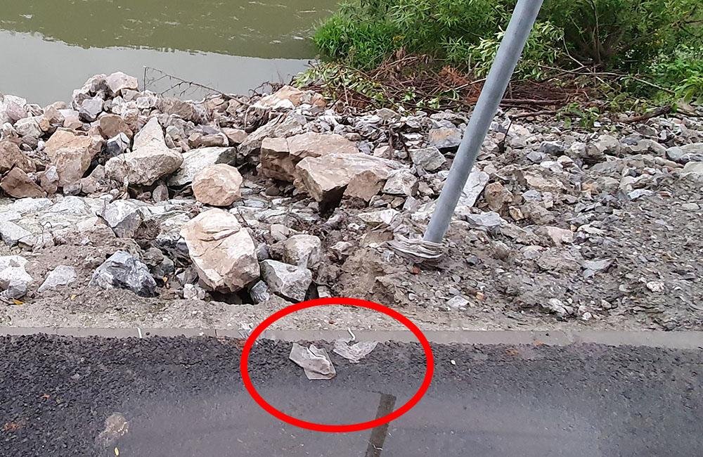 FOTO: Novú cyklotrasu popri Váhu poškodil prívalový dažď v mieste obchádzky kanalizačnej stoky, foto 15