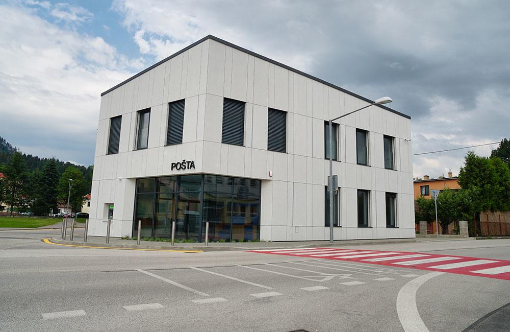 FOTO: Teplička nad Váhom má nové moderné priestory obecného úradu a pošty, foto 1