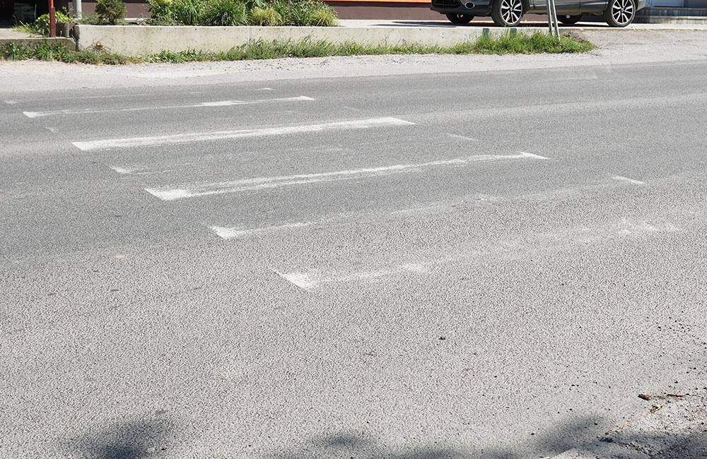 FOTO: Na niektorých cestách I. triedy v Žiline a okolí chýba vodorovné dopravné značenie, foto 1