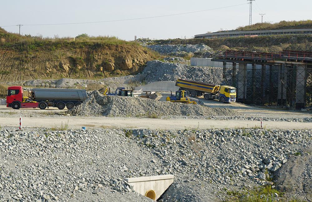 FOTO: Obhliadka stavby diaľničného úseku D1 Lietavská Lúčka - Višňové - Dubná Skala, foto 15