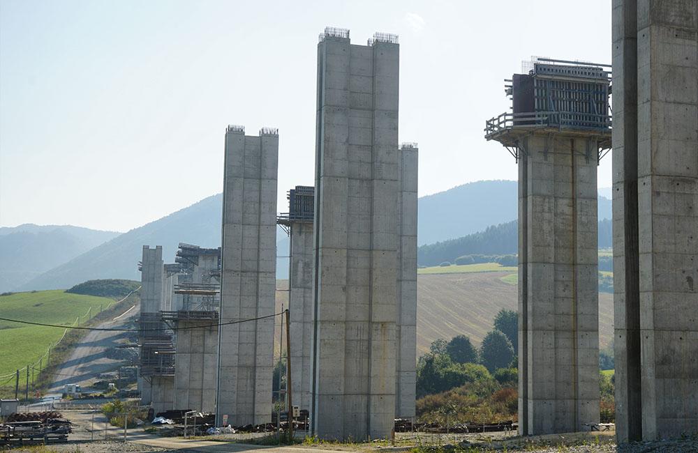 FOTO: Obhliadka stavby diaľničného úseku D1 Lietavská Lúčka - Višňové - Dubná Skala, foto 32