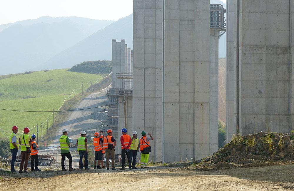 FOTO: Obhliadka stavby diaľničného úseku D1 Lietavská Lúčka - Višňové - Dubná Skala, foto 34