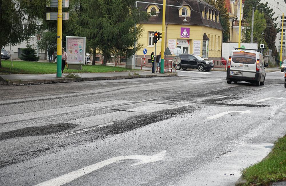 FOTO: Na ulici Hálkova v centre mesta sa dnes začala rekonštrukcia cesty, foto 5