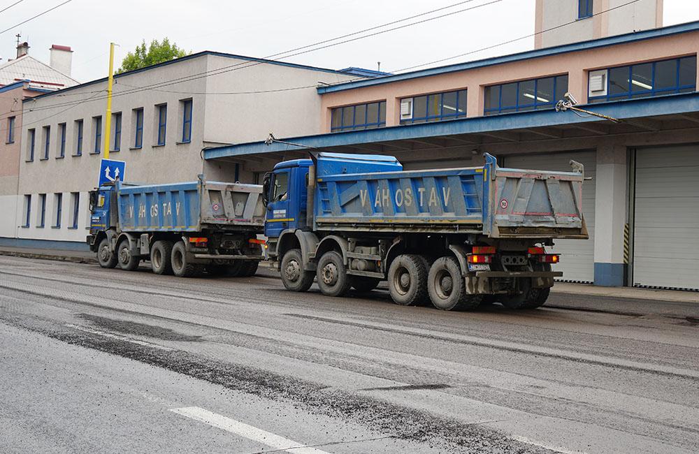 FOTO: Na ulici Hálkova v centre mesta sa dnes začala rekonštrukcia cesty, foto 10