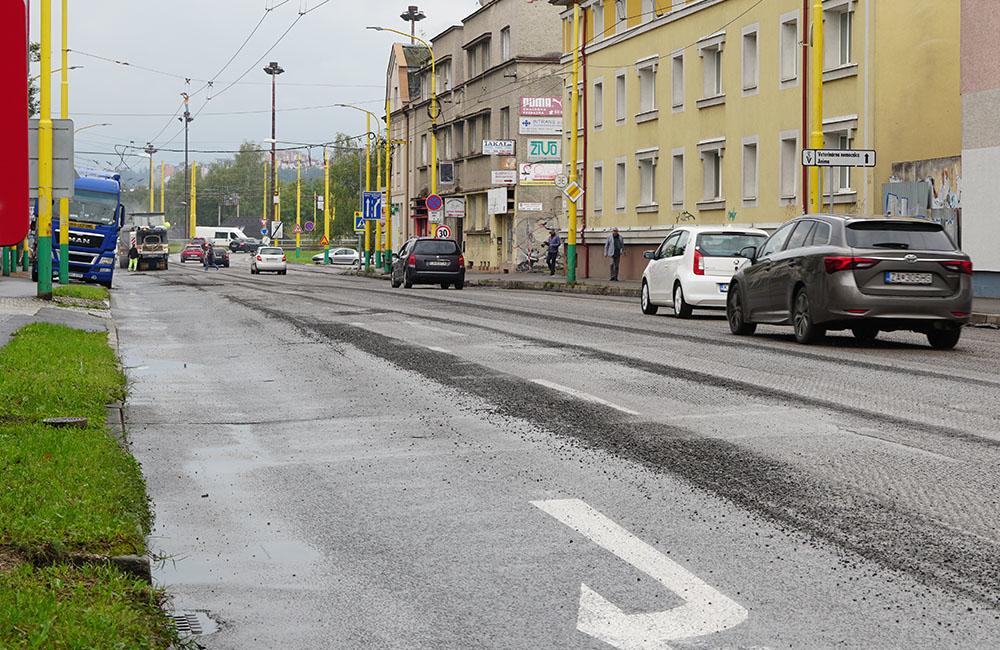 FOTO: Na ulici Hálkova v centre mesta sa dnes začala rekonštrukcia cesty, foto 11