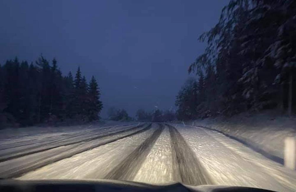 FOTO: Polícia upozorňuje vodičov, v Žilinskom kraji sa objavil prvý sneh, foto 6