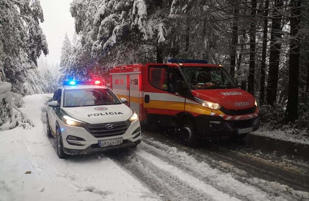 FOTO: Polícia upozorňuje vodičov, v Žilinskom kraji sa objavil prvý sneh, foto 7