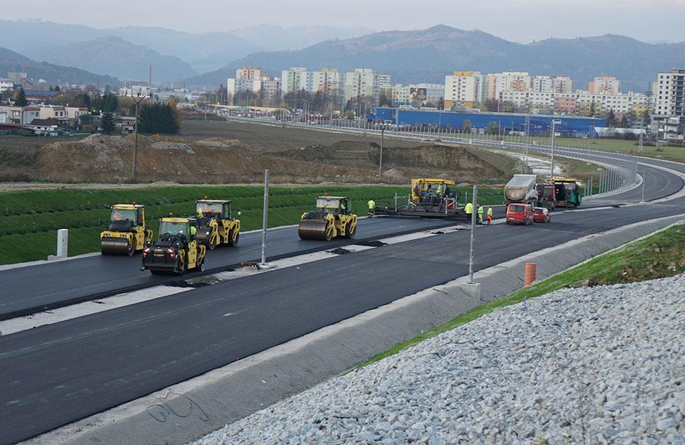 FOTO: Most na ceste z Bytčice do Rosiny je otvorený, na privádzači dokončujú asfaltový koberec, foto 10