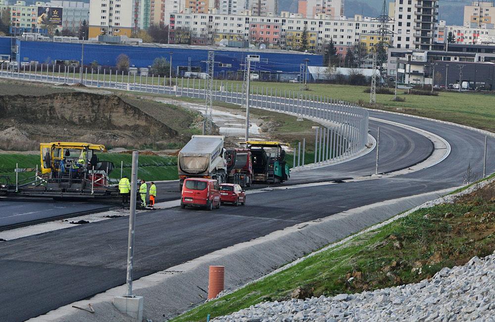 FOTO: Most na ceste z Bytčice do Rosiny je otvorený, na privádzači dokončujú asfaltový koberec, foto 11