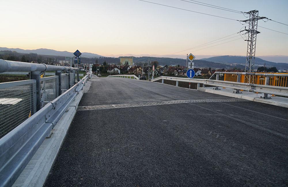 FOTO: Most na ceste z Bytčice do Rosiny je otvorený, na privádzači dokončujú asfaltový koberec, foto 13