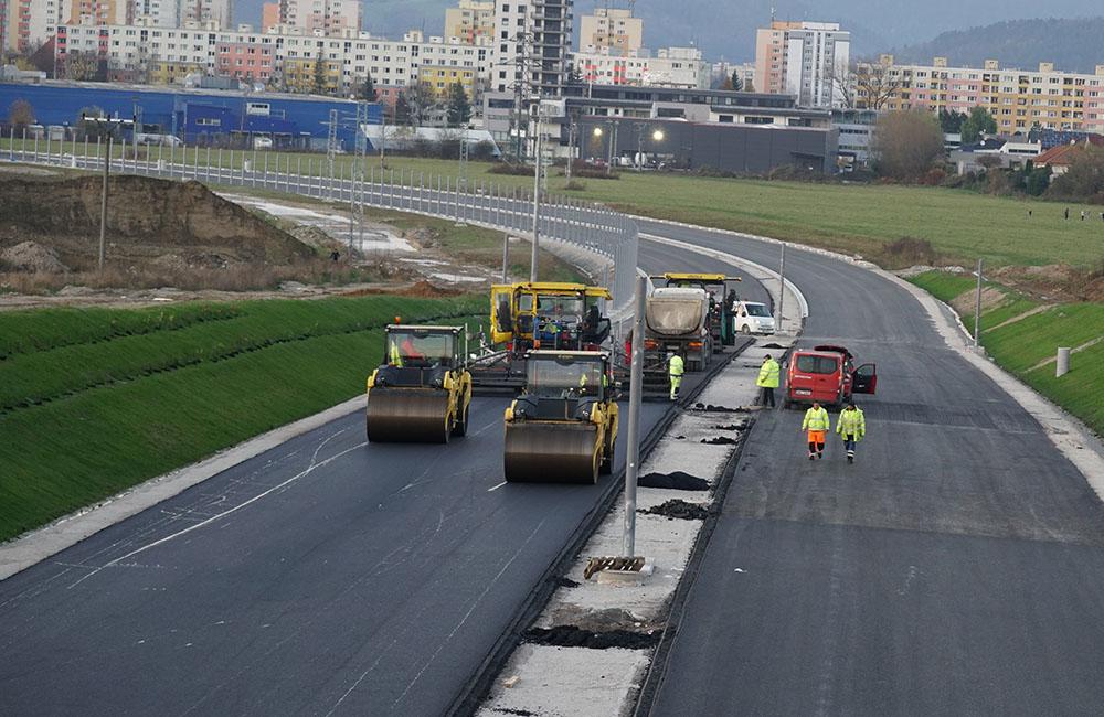 FOTO: Most na ceste z Bytčice do Rosiny je otvorený, na privádzači dokončujú asfaltový koberec, foto 18