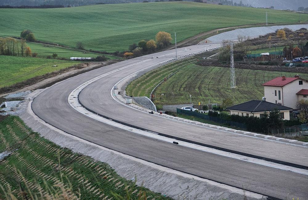 FOTO: Most na ceste z Bytčice do Rosiny je otvorený, na privádzači dokončujú asfaltový koberec, foto 19