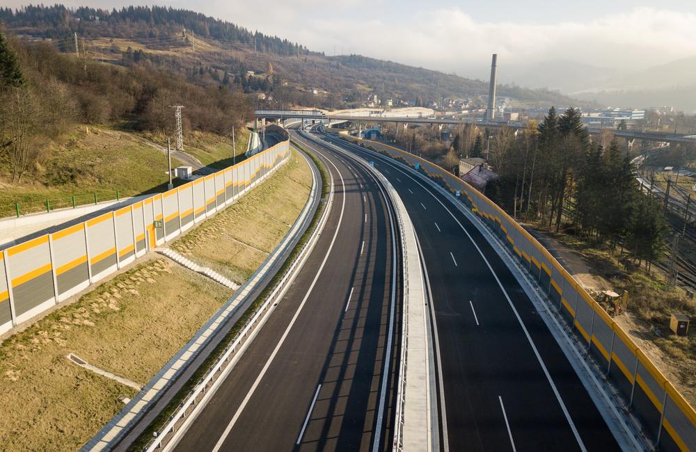 FOTO: Dnes otvoria nový úsek diaľnice D3 medzi Čadcou a Svrčinovcom, foto 6
