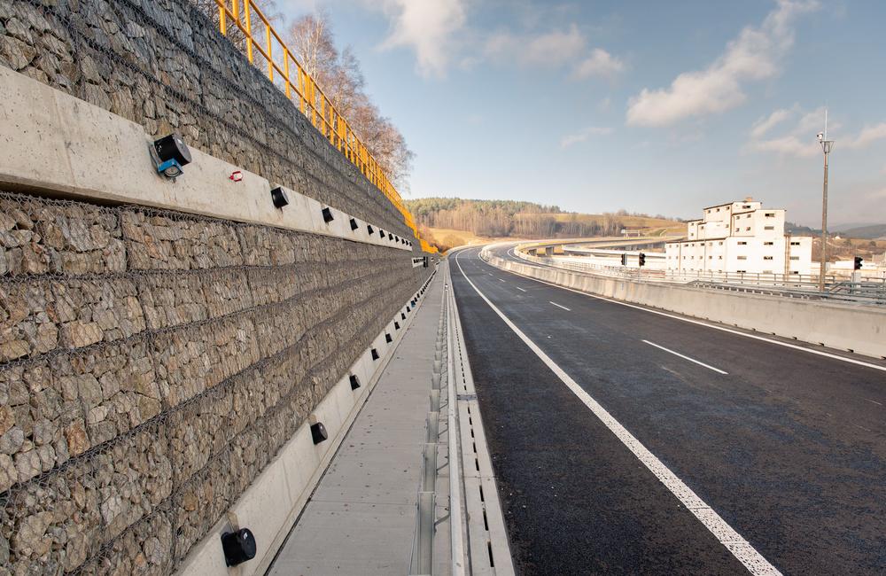 FOTO: Dnes otvoria nový úsek diaľnice D3 medzi Čadcou a Svrčinovcom, foto 14