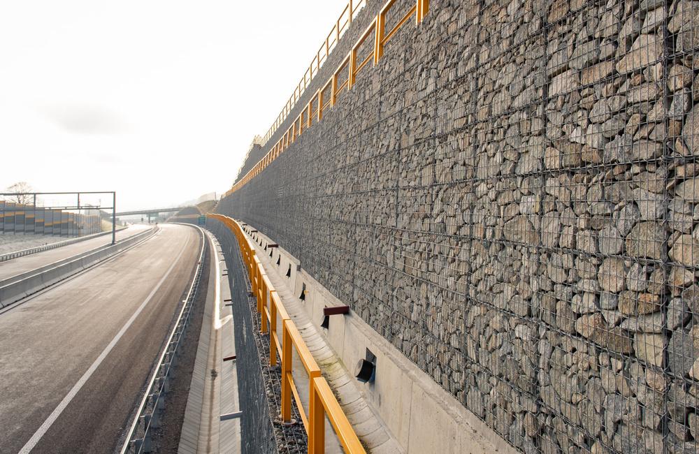 FOTO: Dnes otvoria nový úsek diaľnice D3 medzi Čadcou a Svrčinovcom, foto 17