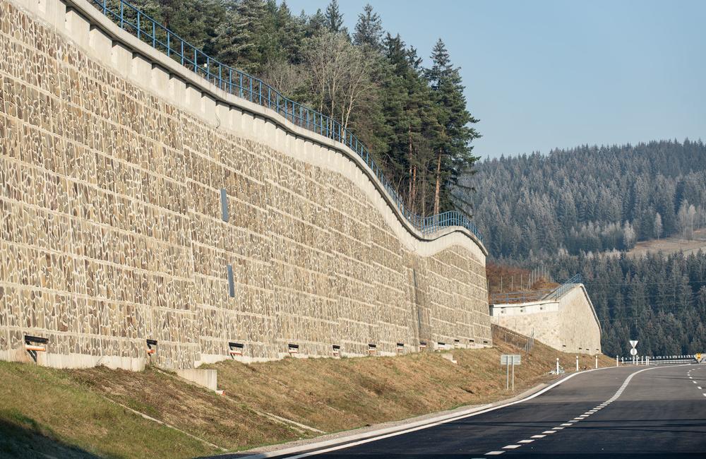 FOTO: Dnes otvoria nový úsek diaľnice D3 medzi Čadcou a Svrčinovcom, foto 22