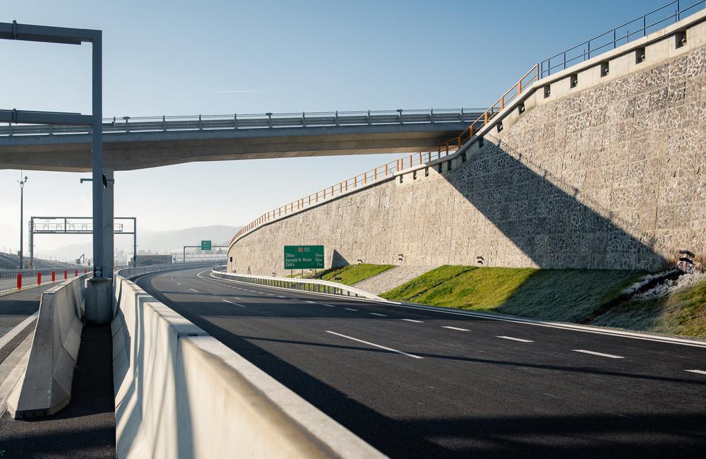 FOTO: Dnes otvoria nový úsek diaľnice D3 medzi Čadcou a Svrčinovcom, foto 23