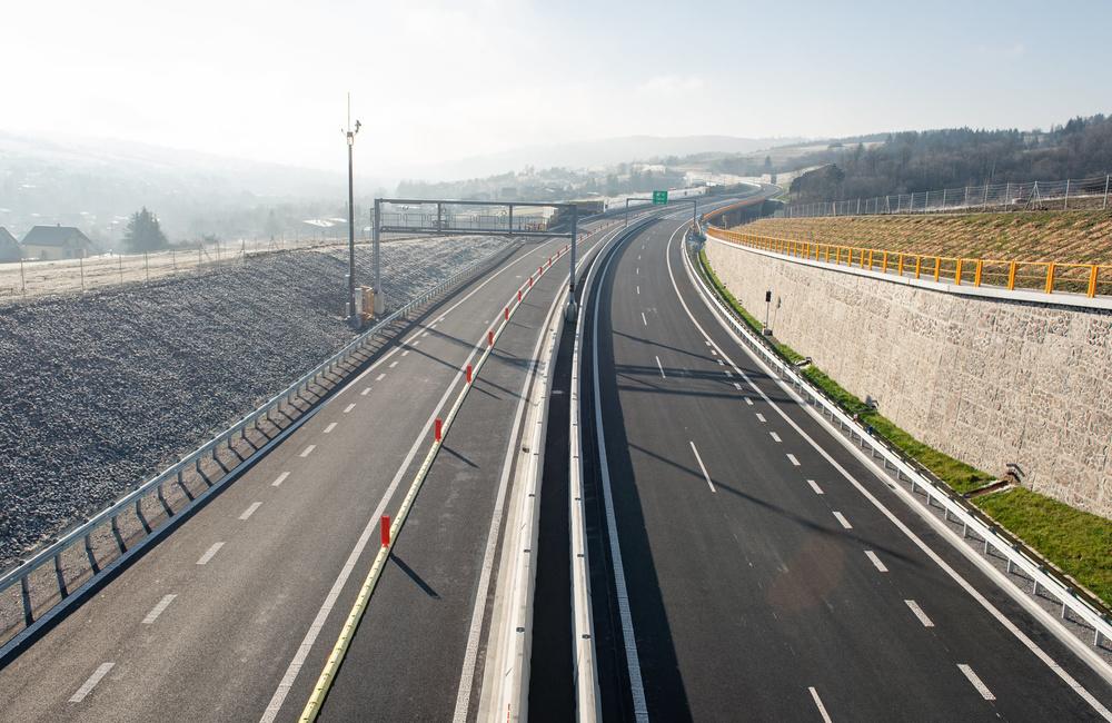 FOTO: Dnes otvoria nový úsek diaľnice D3 medzi Čadcou a Svrčinovcom, foto 24