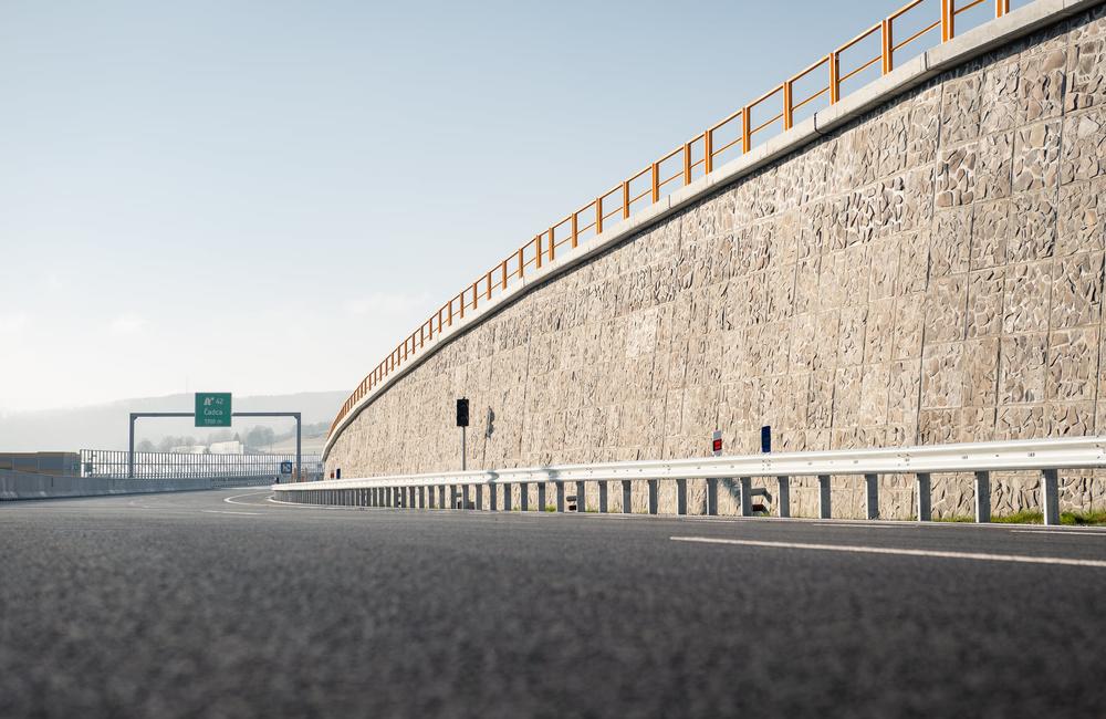 FOTO: Dnes otvoria nový úsek diaľnice D3 medzi Čadcou a Svrčinovcom, foto 25