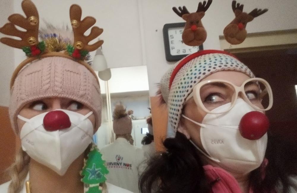 FOTO: Zdravotní klauni ČERVENÝ NOS Clowndoctors budú pomáhať aj tieto Vianoce, foto 4