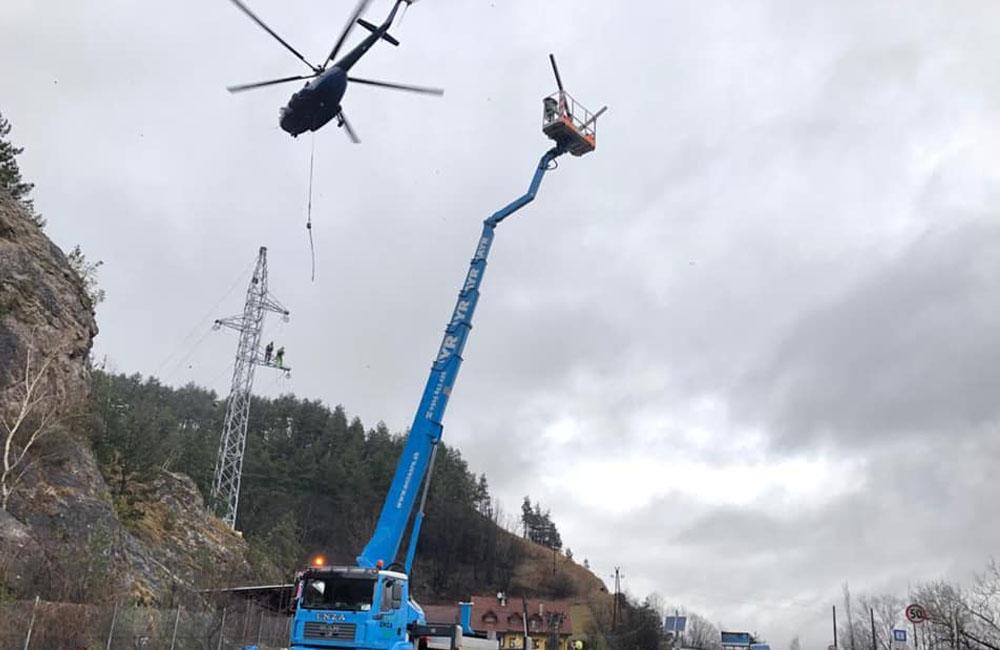 FOTO: Cestu pod Strečnom krátkodobo uzatvárajú z dôvodu leteckých prác na elektrickom vedení, foto 1