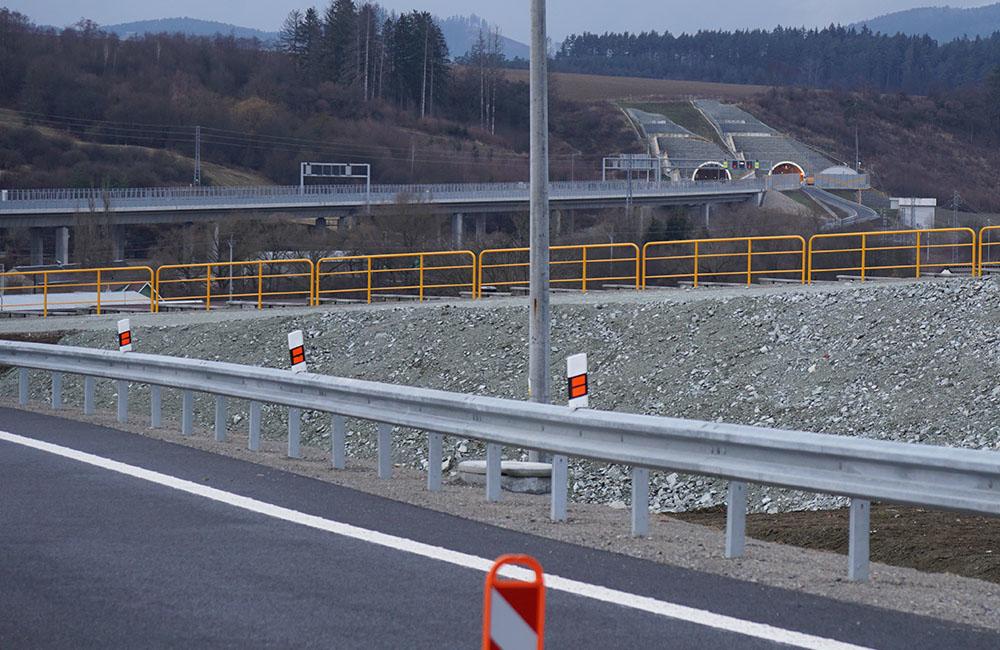 FOTO: Napojenie diaľnice D1 na privádzač cez križovatku v Lietavskej Lúčke, foto 11