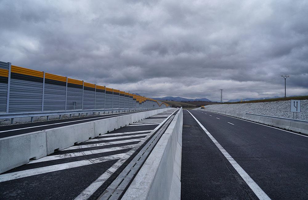 FOTO: Napojenie diaľnice D1 na privádzač cez križovatku v Lietavskej Lúčke, foto 26