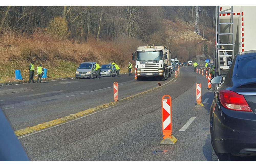 FOTO: Polícia sprísňuje, na hraniciach okresov prebiehajú kontroly vodičov, foto 4