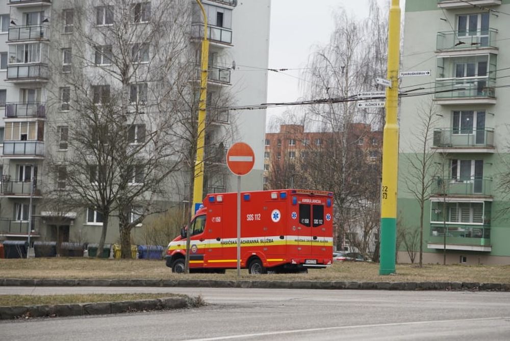 FOTO: Na Matice Slovenskej došlo k nehode osobného vozidla a kamiónu, foto 6