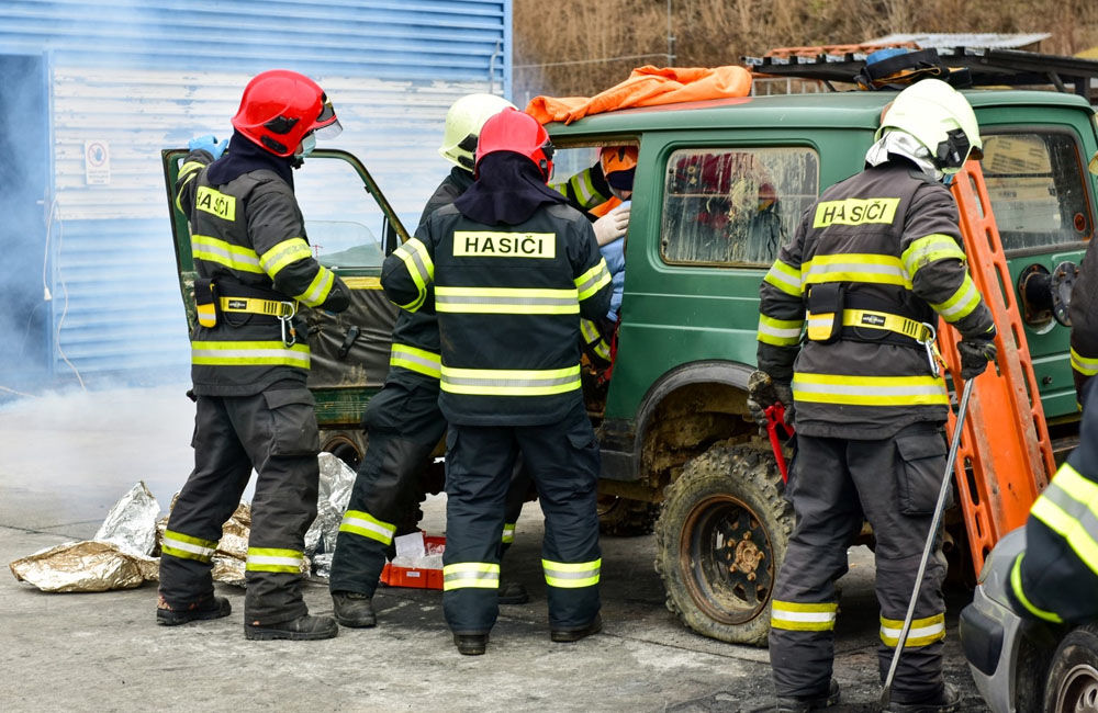 FOTO: Taktické cvičenie hasičov v Žiline, hromadná dopravná nehoda a veľký počet zranených, foto 1