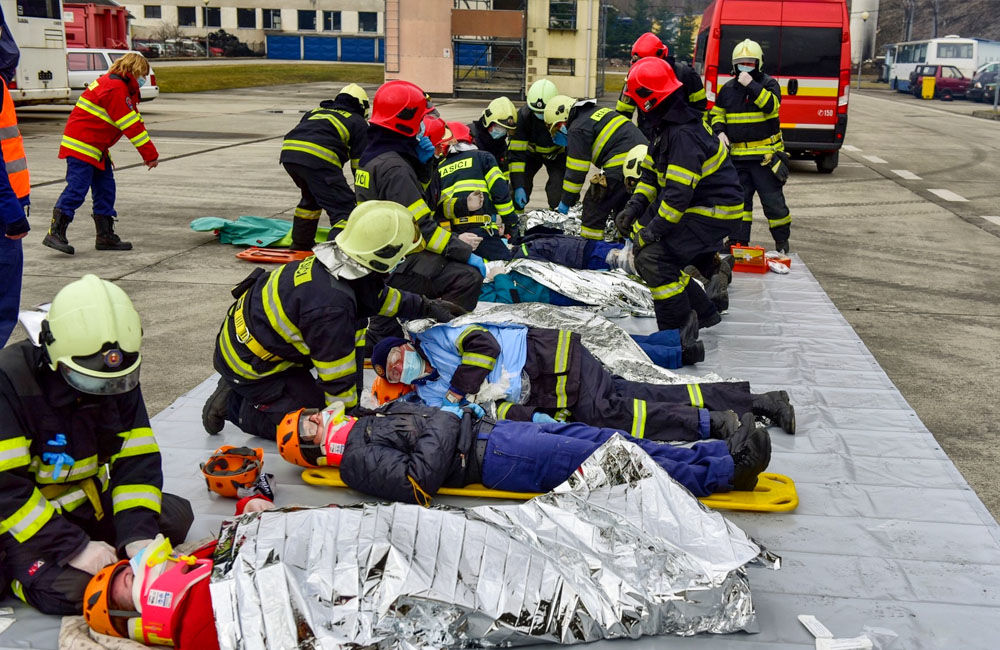 FOTO: Taktické cvičenie hasičov v Žiline, hromadná dopravná nehoda a veľký počet zranených, foto 6