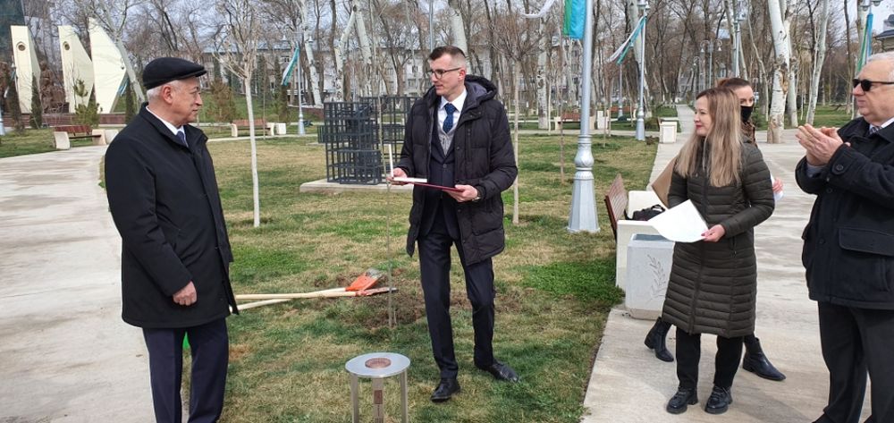 FOTO: Vysadenie Stromu pokoja v Uzbekistane, foto 7