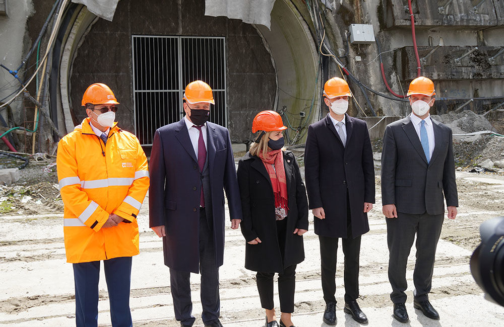 FOTO: Podpis zmluvy s novým zhotoviteľom diaľnice D1 pri Žiline vrátane tunela Višňové, foto 4