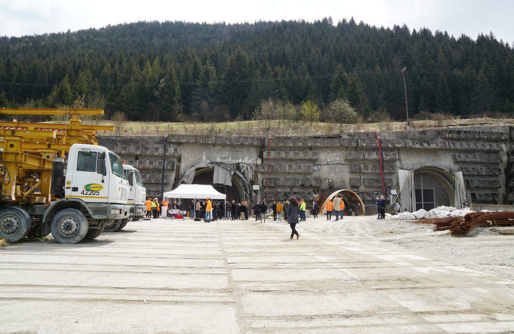 FOTO: Podpis zmluvy s novým zhotoviteľom diaľnice D1 pri Žiline vrátane tunela Višňové, foto 7
