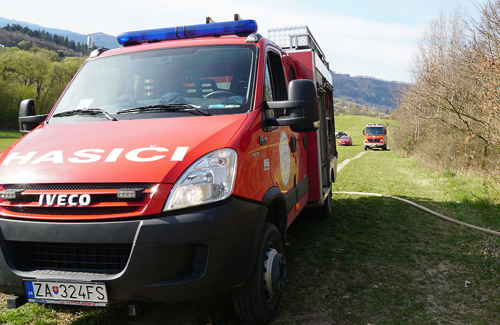 FOTO: Les medzi Rosinou a Trnovým je v plameňoch, zasahuje množstvo hasičov, foto 5