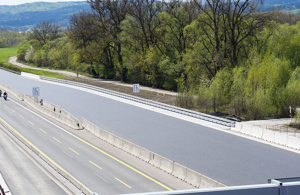 FOTO: Asfaltovanie rozšírenej diaľničnej križovatky D1 a D3 v Hričovskom Podhradí, foto 6