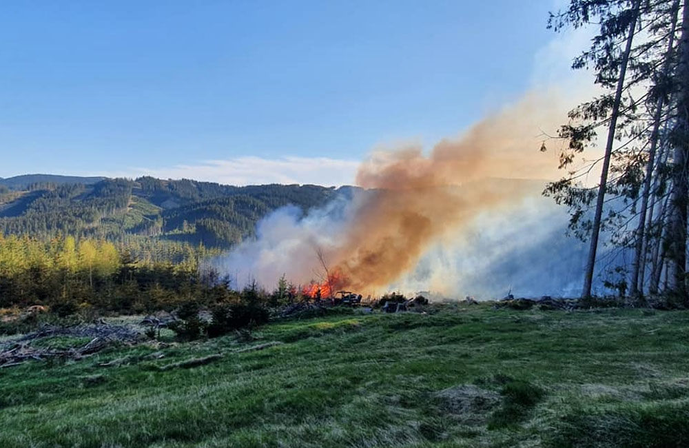 FOTO: Rozsiahly požiar lesa v obci Makov 11.5.2021, foto 1