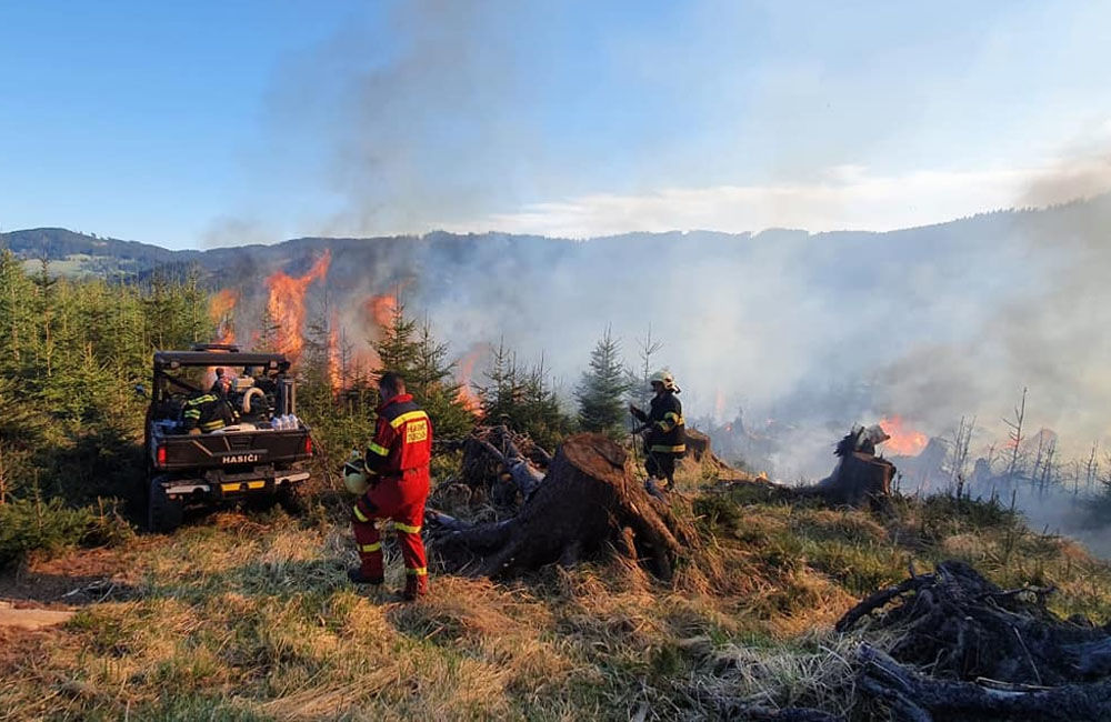 FOTO: Rozsiahly požiar lesa v obci Makov 11.5.2021, foto 2