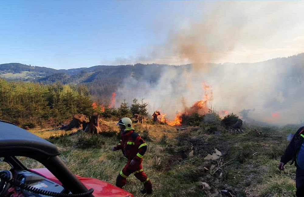 FOTO: Rozsiahly požiar lesa v obci Makov 11.5.2021, foto 3