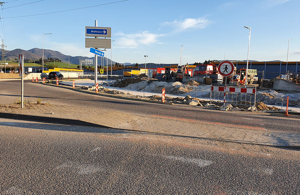 FOTO: Rozširovanie napojenia na diaľničný privádzač pri kruhovom objazde Solinky, foto 1