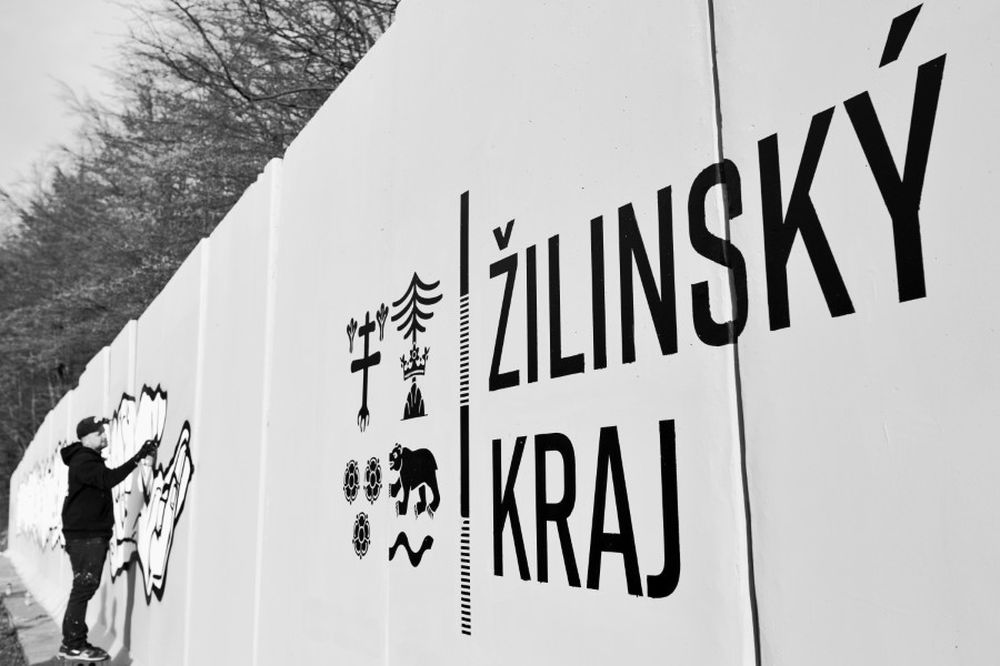 FOTO: Mural RUKY na ceste pod Strečnom medzi Martinom a Žilinou, foto 4
