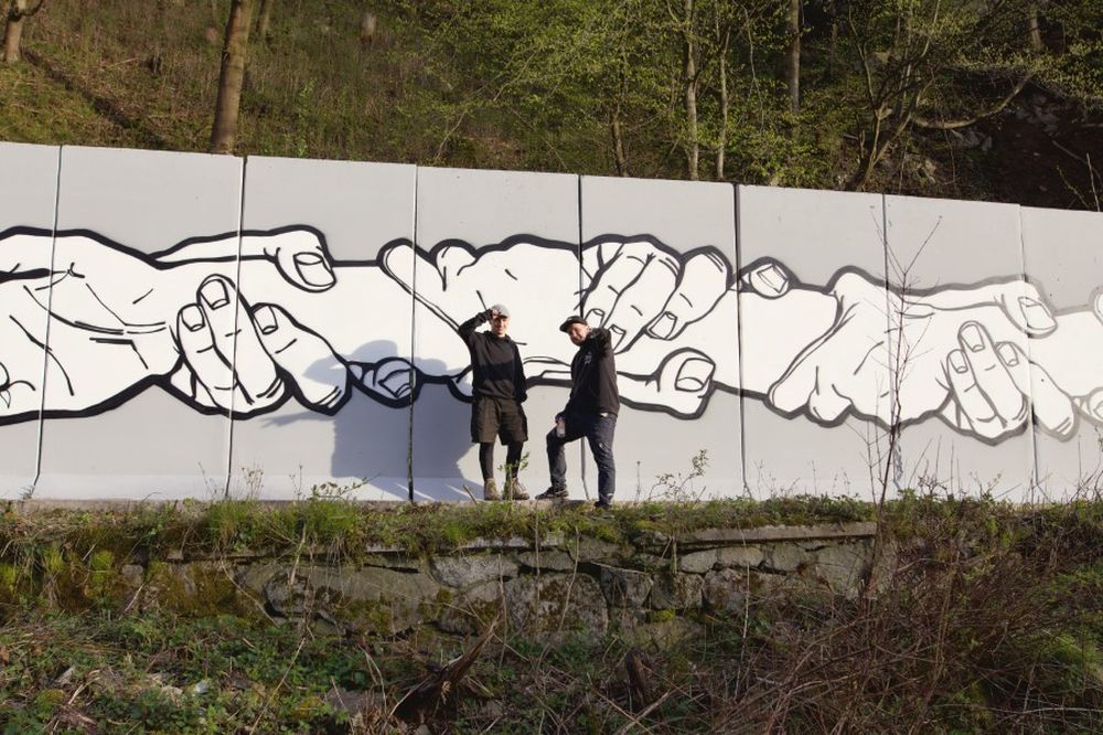 FOTO: Mural RUKY na ceste pod Strečnom medzi Martinom a Žilinou, foto 6