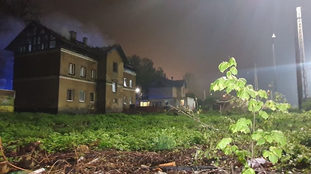 FOTO: Na Bratislavskej ulici v Žiline došlo k požiaru bytovky, na mieste už zasahujú hasiči, foto 8
