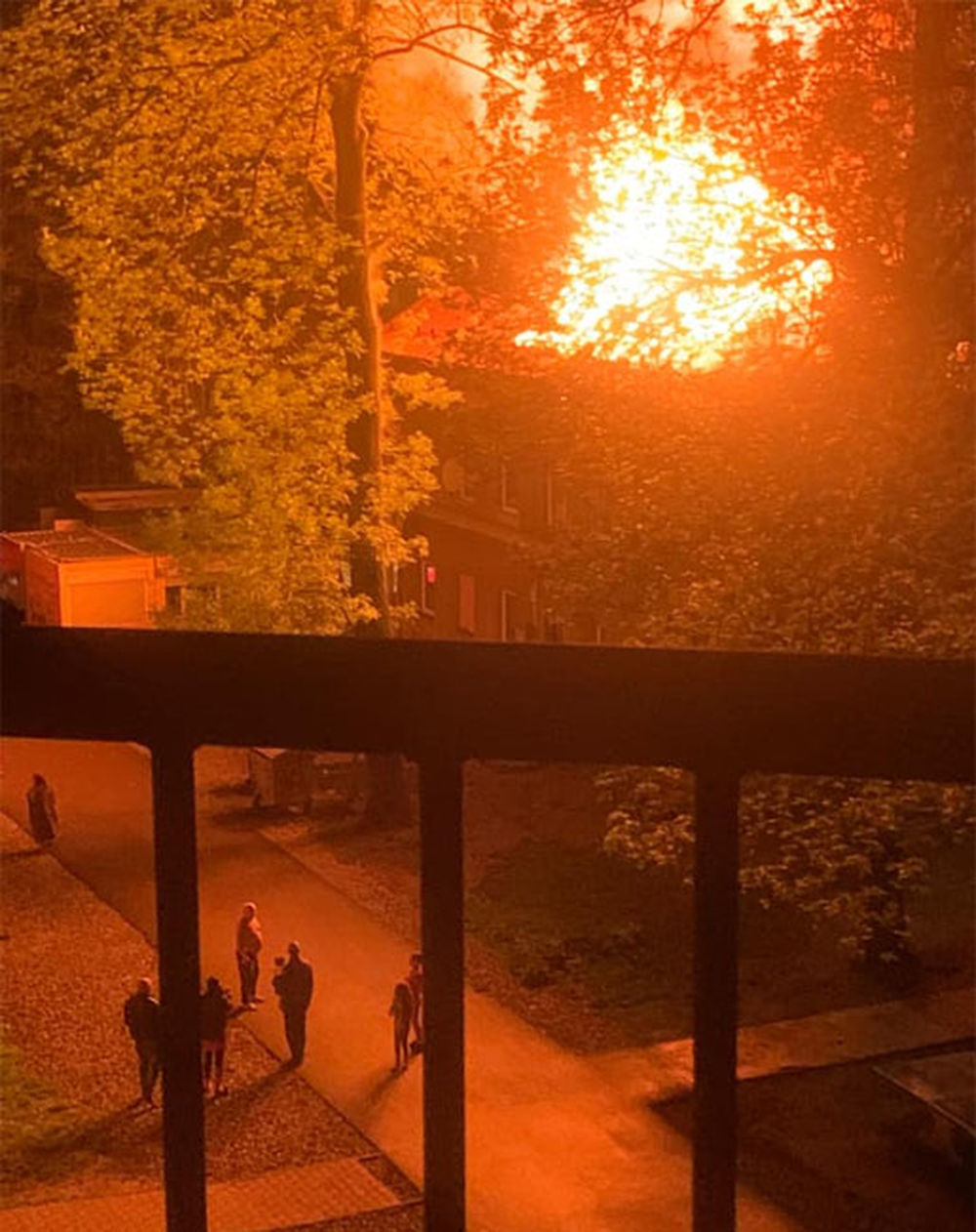 FOTO: Na Bratislavskej ulici v Žiline došlo k požiaru bytovky, na mieste už zasahujú hasiči, foto 11