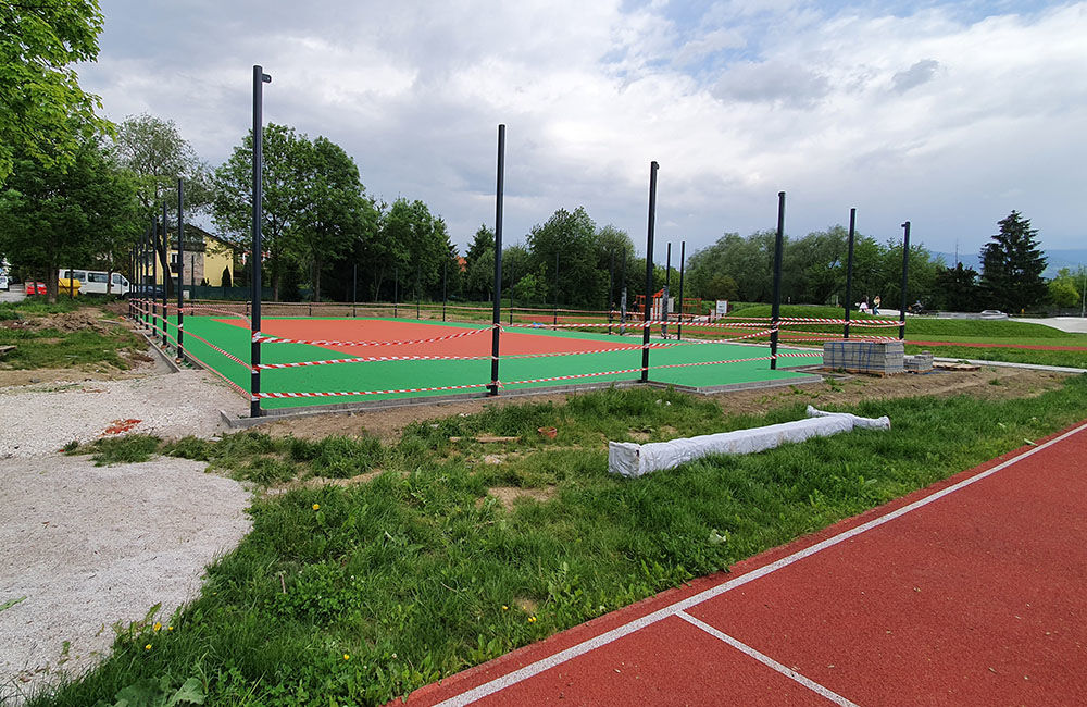 FOTO: Výstavba nového multifunkčného ihriska s tlmiacim povrchom na Oravskej ceste v Žiline, foto 4