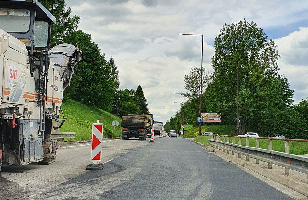 FOTO: Pravý jazdný pruh Nemocničnej ulice v smere na Rondel bol opravený, začala sa rekonštrukcia ľavého, foto 4