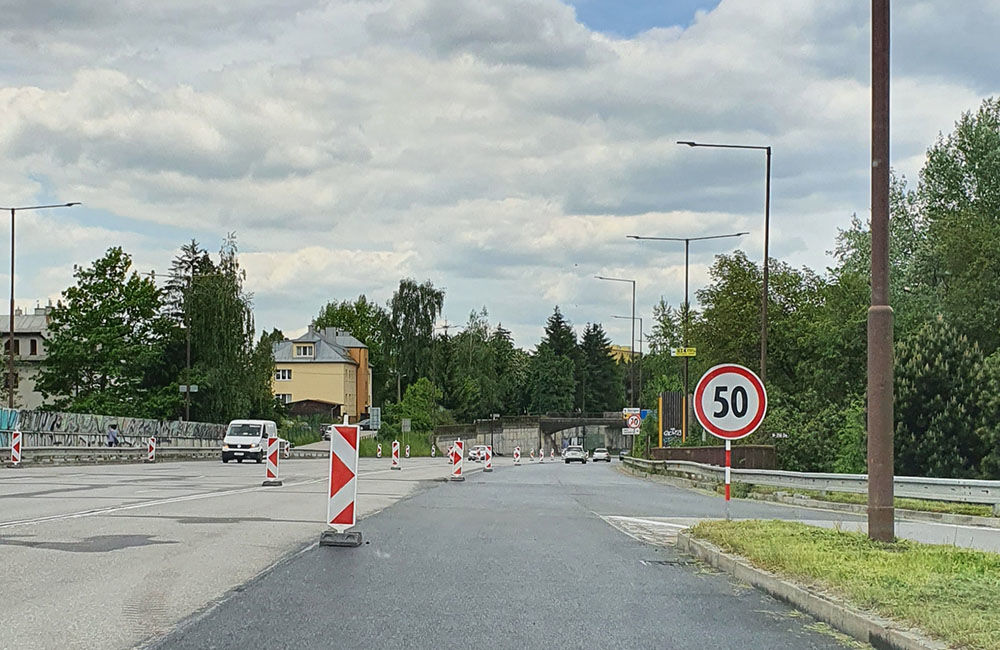 FOTO: Pravý jazdný pruh Nemocničnej ulice v smere na Rondel bol opravený, začala sa rekonštrukcia ľavého, foto 7