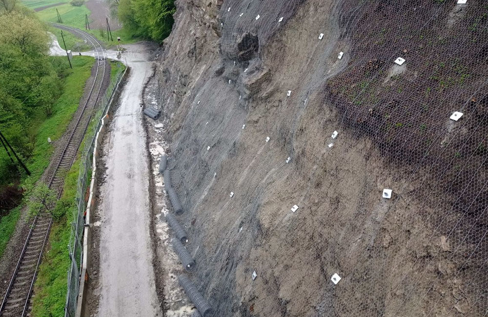 FOTO: Oprava cesty medzi Dolným Kubínom a obcou Bziny po zosuve skál, foto 3